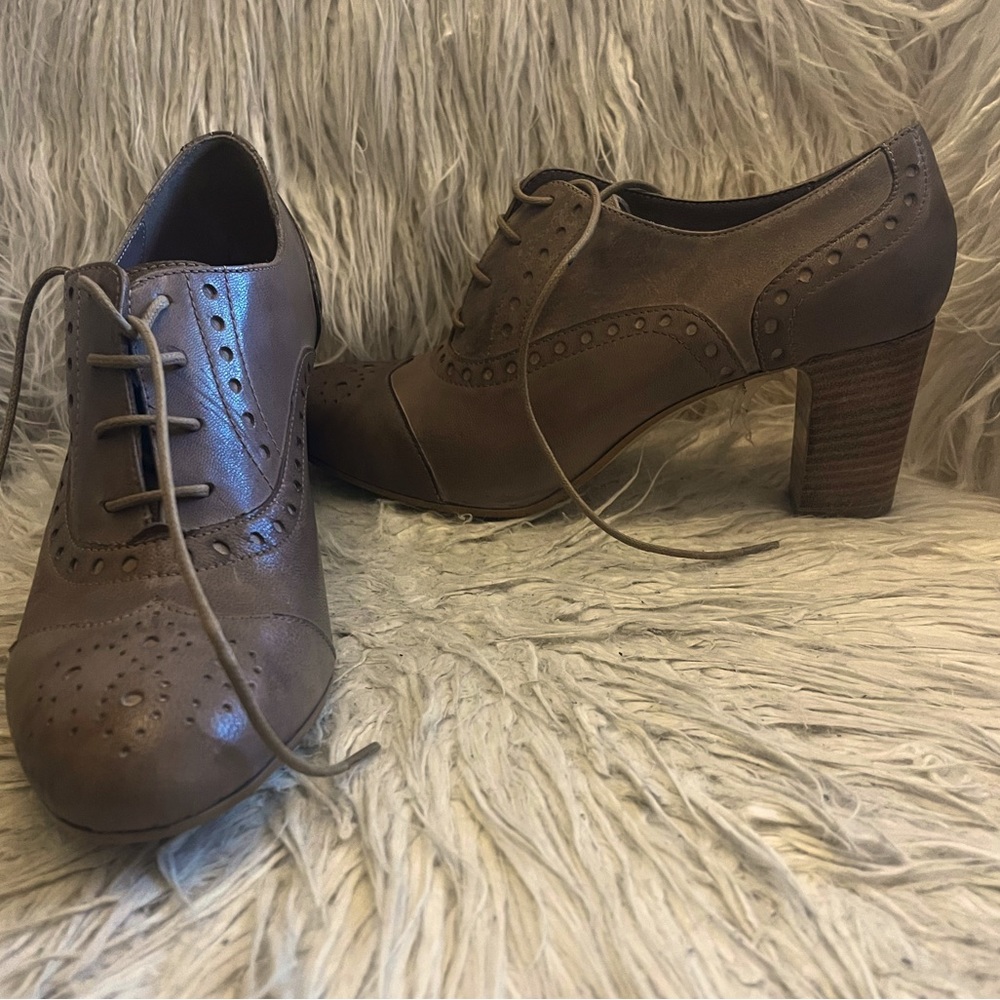 Taupe Italian leather shoes